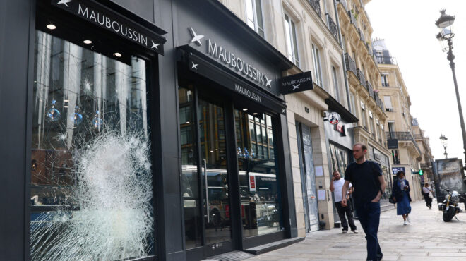 γαλλία-τεθωρακισμένα-της-αστυνομίας-562498753