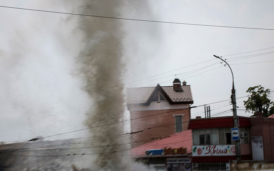 ουκρανία-ενας-νεκρός-και-9-τραυματίες-α-562460359