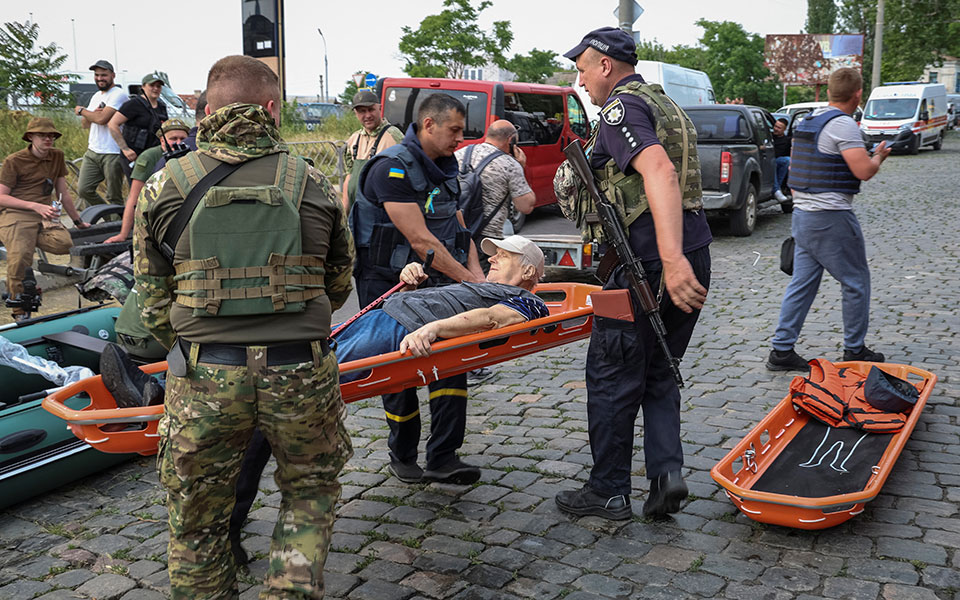 φράγμα-καχόβκα-εικόνες-χάους-από-τις-π-562458379