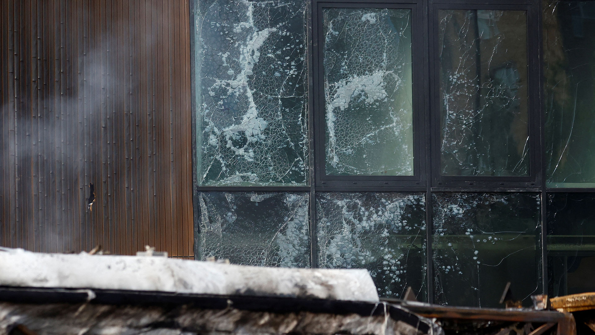 Γαλλία:  Νεκρός ο άνδρας που πήδηξε από κτίριο κατά τη διάρκεια ταραχών-1