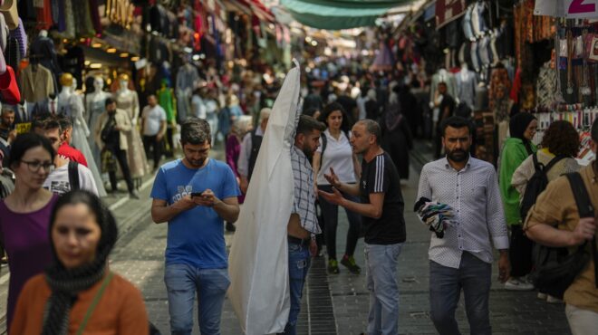 ο-ερντογάν-συνεχίζει-το-παζάρι-562471264