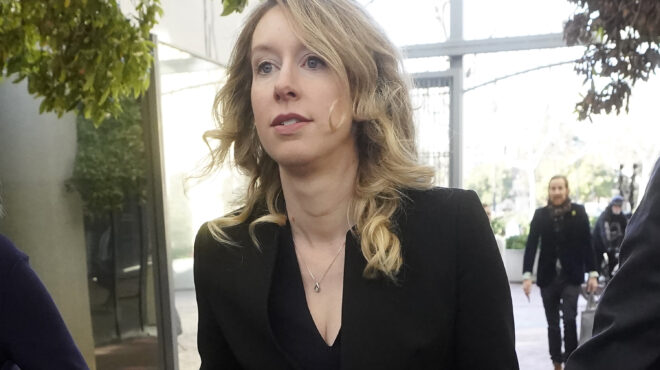 ελίζαμπεθ-χολμς-αδυνατεί-να-πληρώσει-562474675