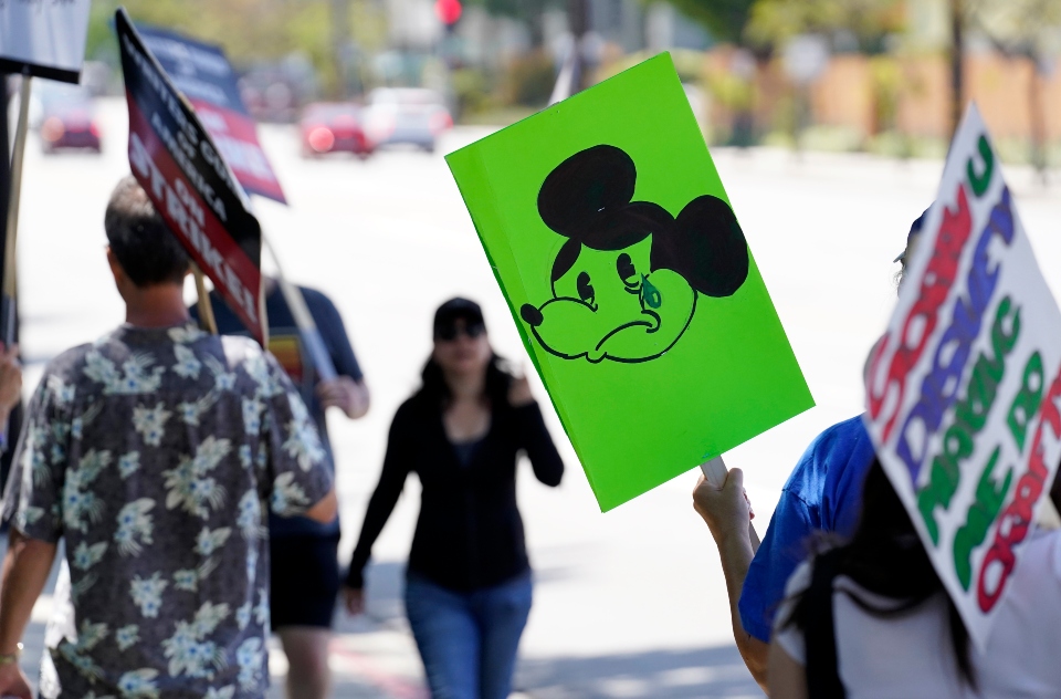 Ενας μήνας απεργιακού αναβρασμού στο Χόλιγουντ – Εργαζόμενοι του «Daily Show» μιλούν στην «Κ»-5