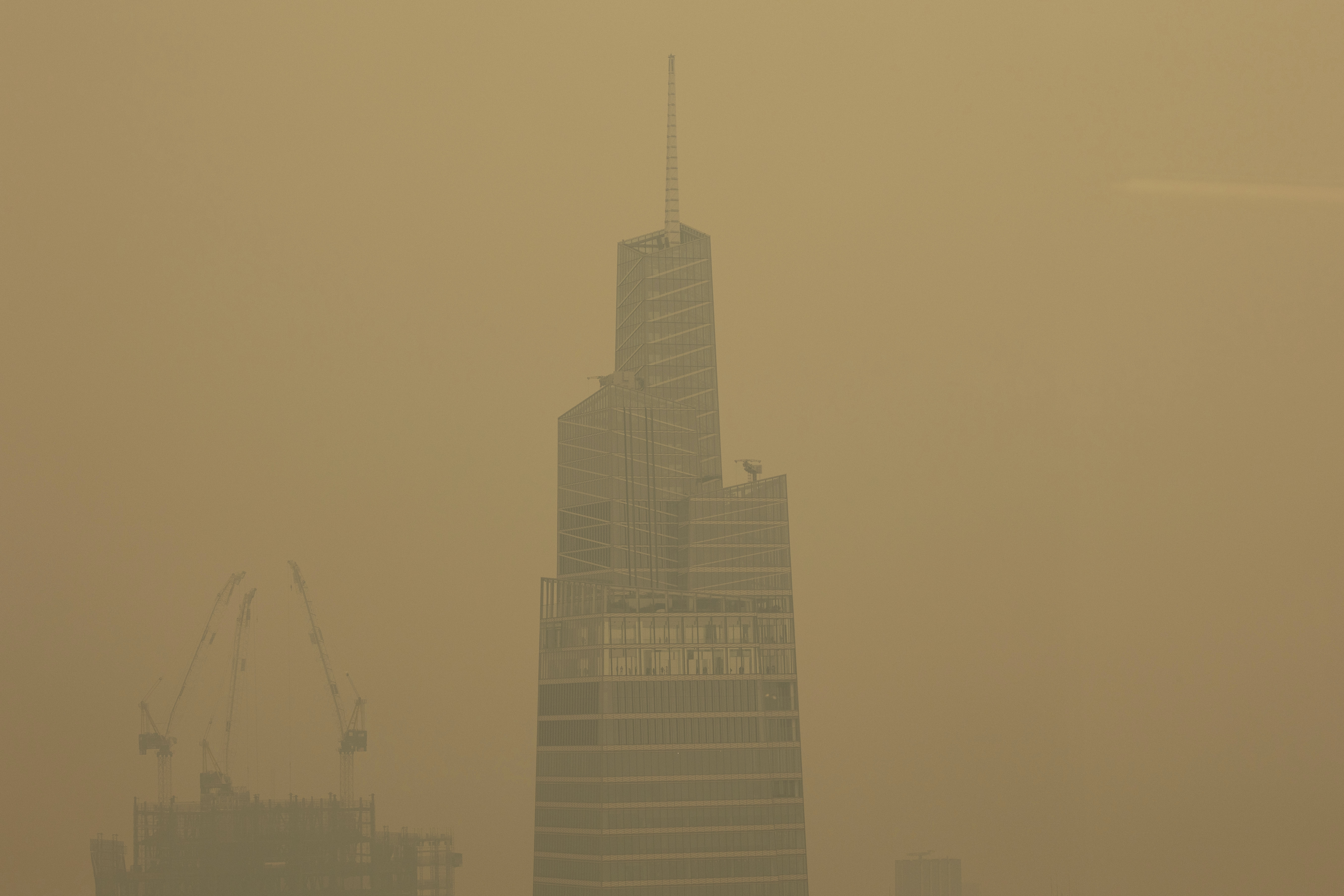 Οι πυρκαγιές στον Καναδά «έπνιξαν» τις ΗΠΑ – Απόκοσμες εικόνες στη Νέα Υόρκη-3