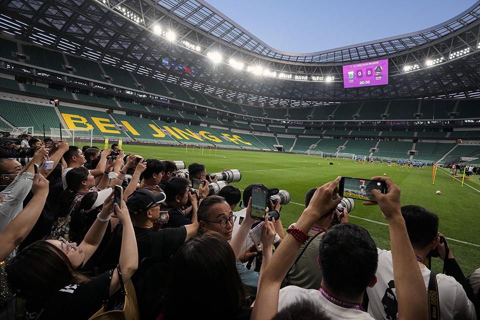 Διαφημιστική πινακίδα στην πρωθυπουργική κατοικία-1