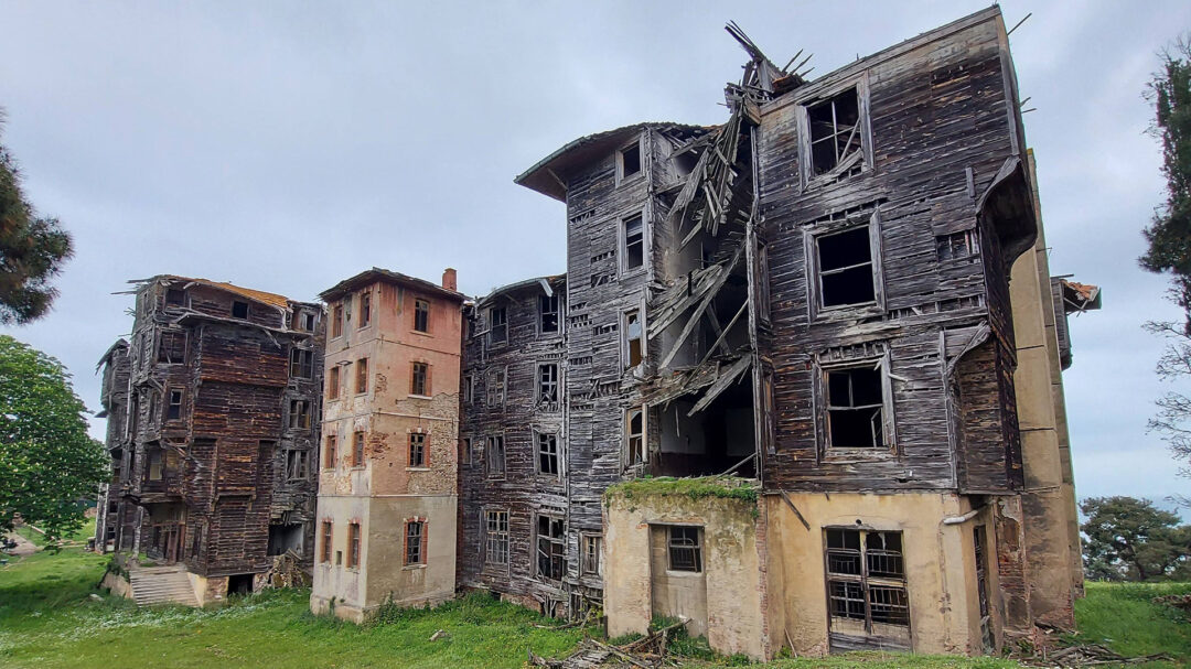 ορφανοτροφείο-πριγκήπου-σήμα-κινδύν-562486099