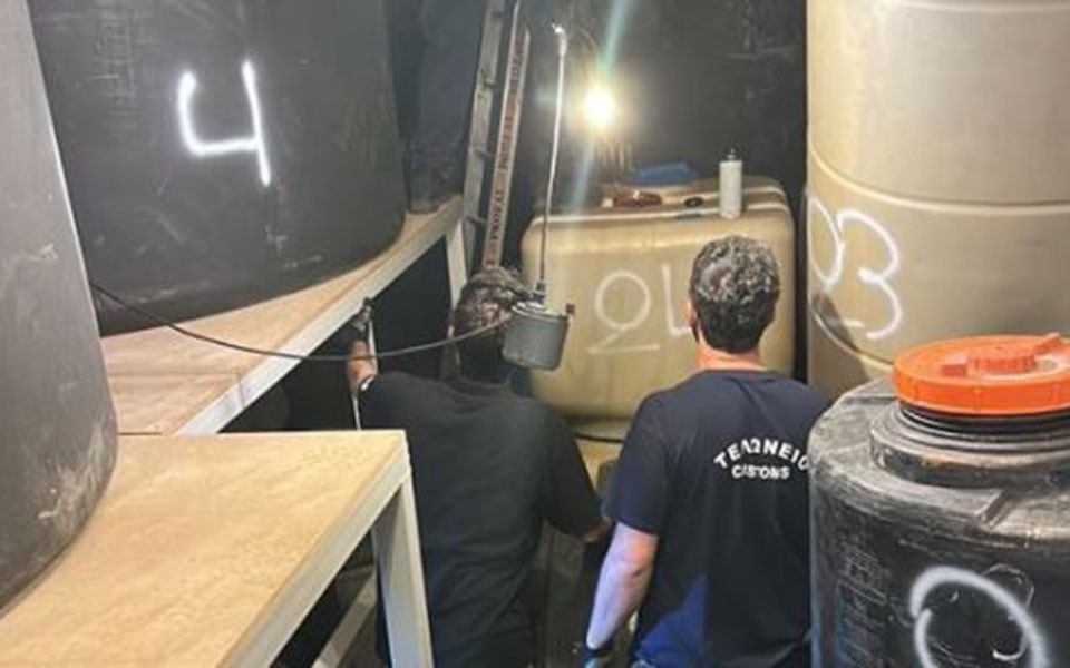 ααδε-κατάσχεση-68-400-λίτρων-λαθραίου-πετρ-562454521