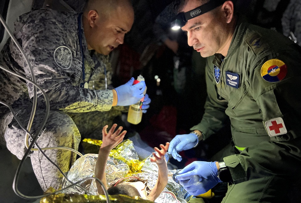 Κολομβία: Οι πρώτες λέξεις των παιδιών στους διασώστες ύστερα από 40 μέρες στη ζούγκλα (βίντεο)-1