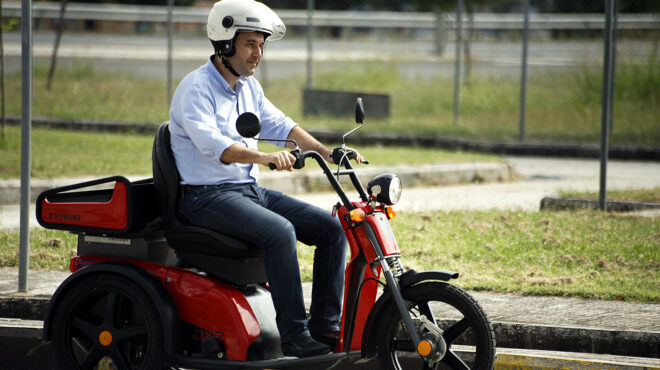 δ-παπαστεργίου-λάτρης-του-εμείς-της-τ-562492306