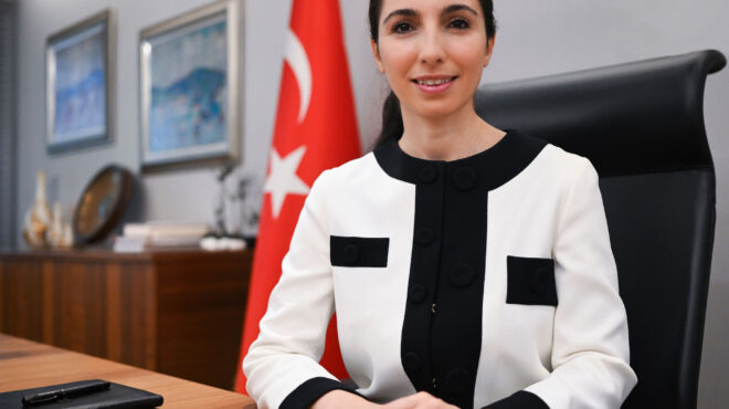 χαφιζέ-γκαγέ-ερκάν-από-τη-wall-street-στην-ηλεκ-562482415