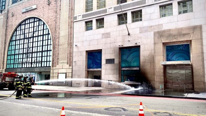 πυρκαγιά-στο-εμβληματικό-κατάστημα-tiffany-562496932