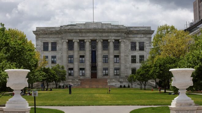 χάρβαρντ-ο-διευθυντής-νεκροτομείου-τ-562471750