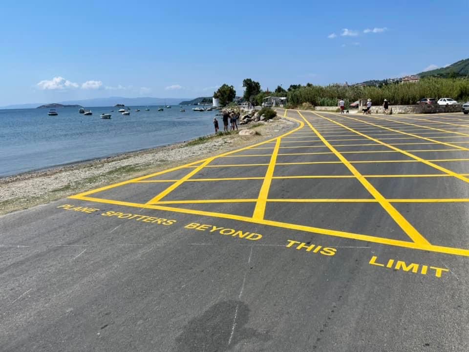 Αεροδρόμιο Σκιάθου: «Φλερτάροντας» με τον κίνδυνο για μια φωτογραφία-3