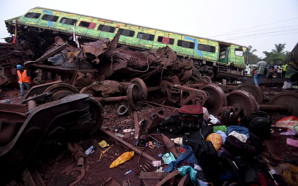 ινδία-τουλάχιστον-288-νεκροί-από-σύγκρο-562454758