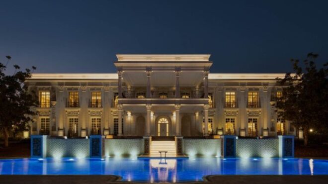 μέσα-στο-μαρμάρινο-παλάτι-του-ντουμ-562475362