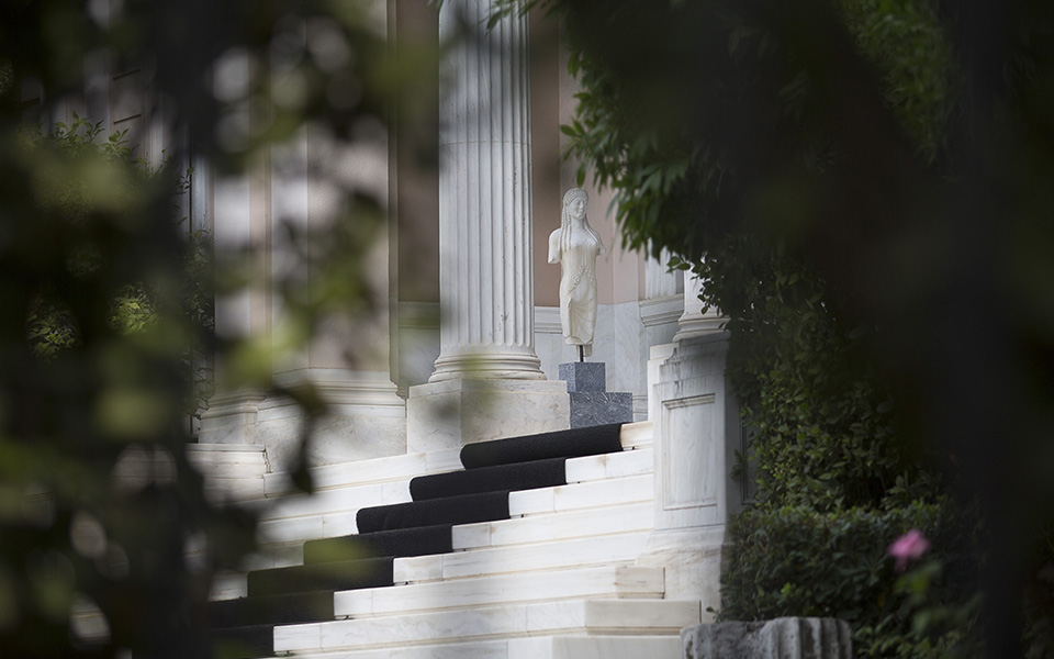 μέγαρο-μαξίμου-σύσκεψη-για-τις-πανελλ-562455829