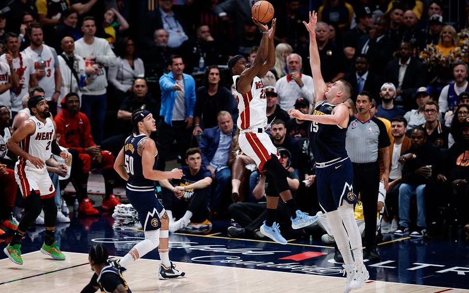 νβα-το-μαϊάμι-έσπασε-την-έδρα-του-ντένβ-562455535