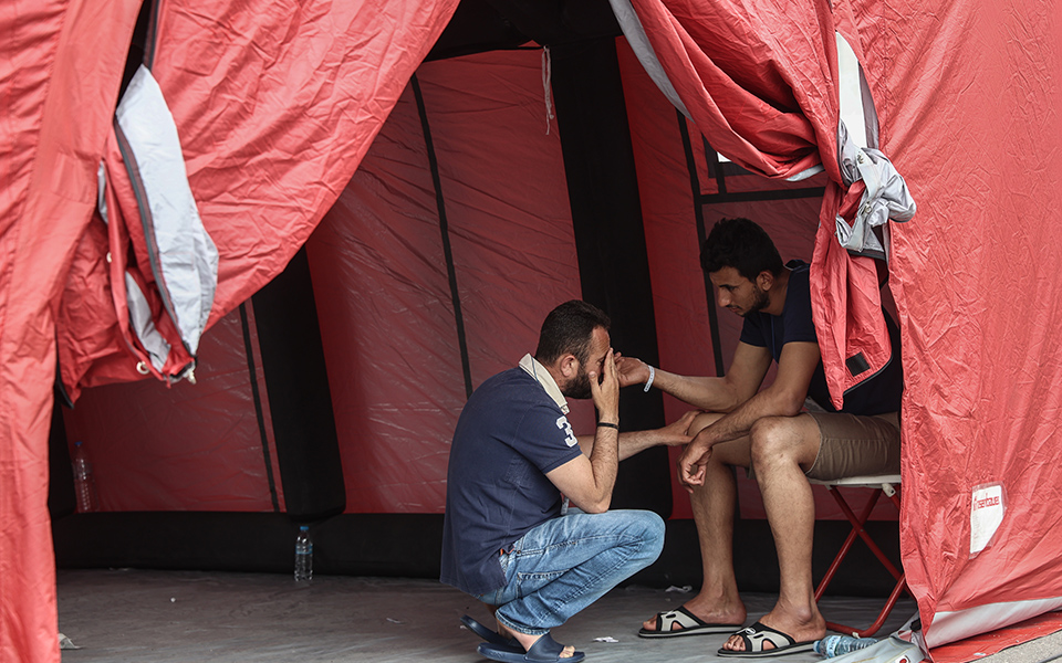 Ψυχολογική υποστήριξη διασωθέντων: «Ο τρόπος που αγωνιά ο άνθρωπος είναι ίδιος σε όλο τον κόσμο»-1