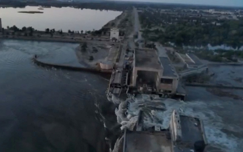 Ουκρανία: Ανατινάχθηκε το φράγμα του Δνείπερου στη Νόβα Καχόφκα (βίντεο)-2