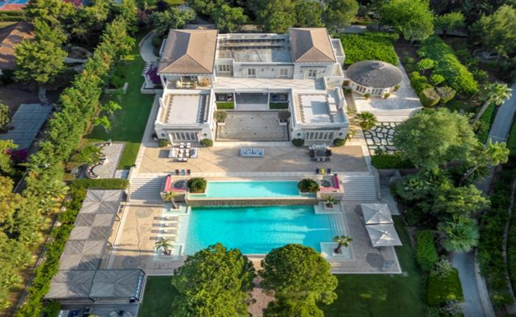 Πωλητήριο 32 εκατ. στην έπαυλη του Γιάννη Φράγκου στο Πόρτο Χέλι-1