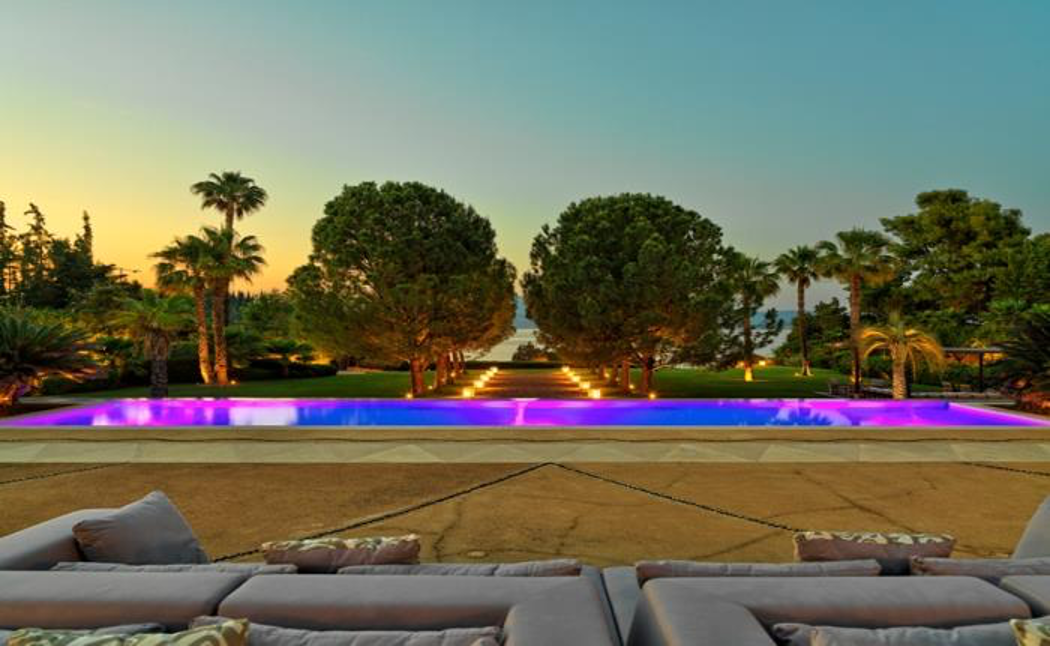 Πωλητήριο 32 εκατ. στην έπαυλη του Γιάννη Φράγκου στο Πόρτο Χέλι-2