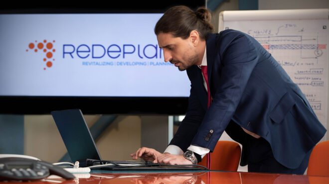 redeplan-δύο-δεκαετίες-νέα-εποχή-562479868