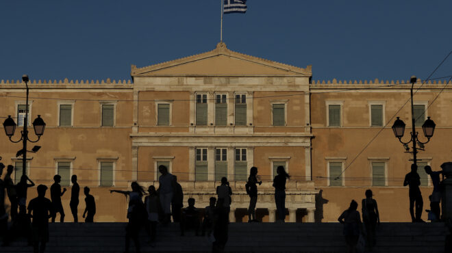 ψηλότερα-ο-πήχυς-για-την-επόμενη-κυβερ-562481743