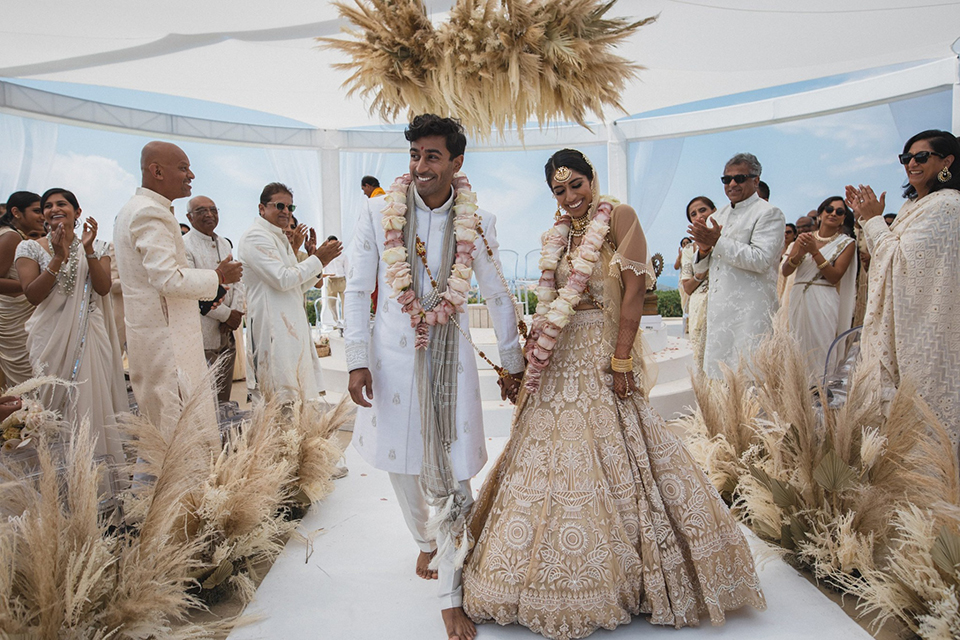 υποψήφιες-νύφες-στο-ντιβάνι-του-ψυχοθ-562460239