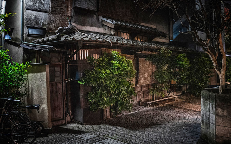 Μια βόλτα στα αθάνατα κουτούκια του Τόκιο-1