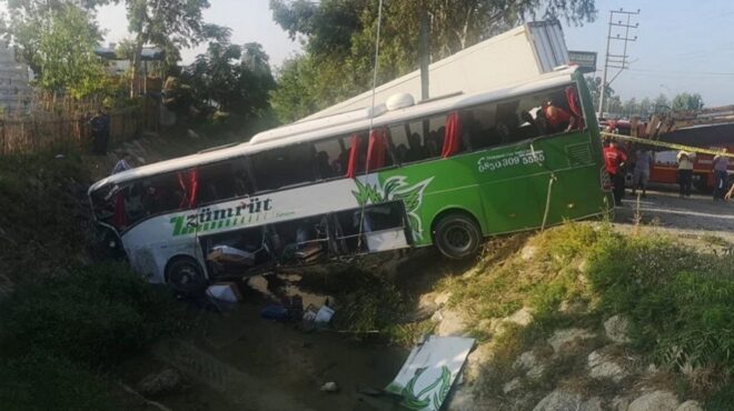 τουρκία-βουτιά-λεωφορείου-σε-χαντάκι-562479844