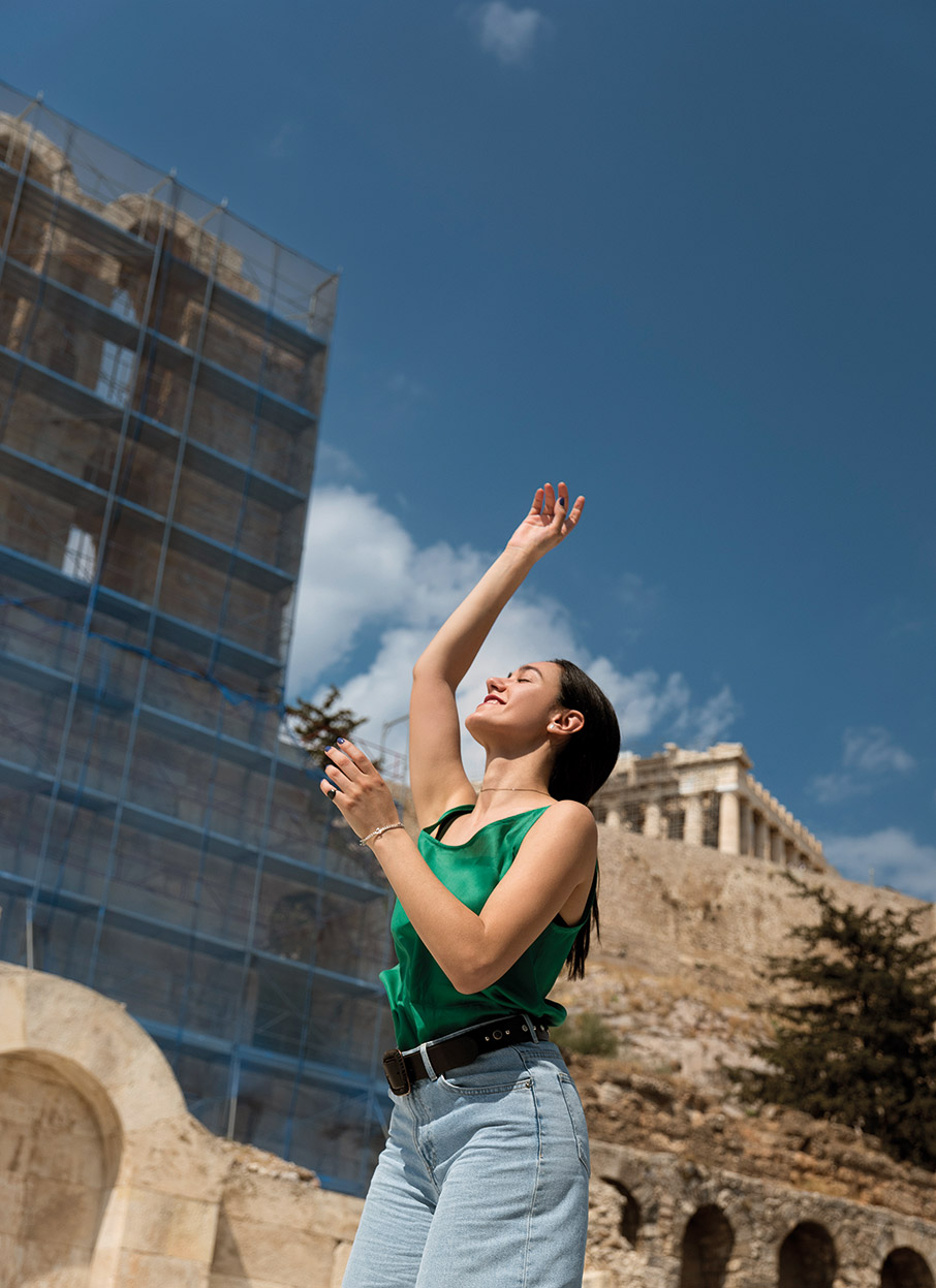 Έμιλυ Λουίζου: «Πολλές γυναίκες γίνονται μητέρες λόγω της κοινωνικής πίεσης, εγώ δεν θα το κάνω»-1