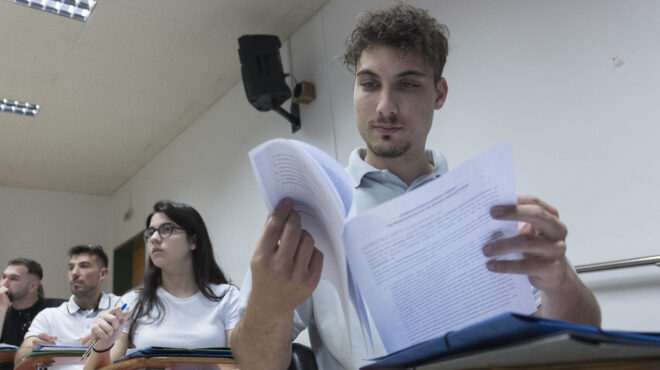 στα-θρανία-η-νέα-γενιά-συνοδών-σε-τρένα-562482313