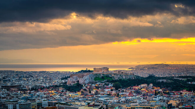 καλοκαιρινό-το-σκηνικό-του-καιρού-ε-562479715