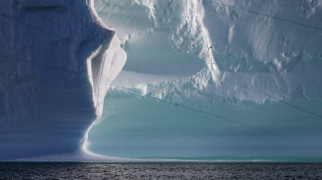 η-παγωμένη-ομορφιά-ενός-κόσμου-που-λιώ-562486666