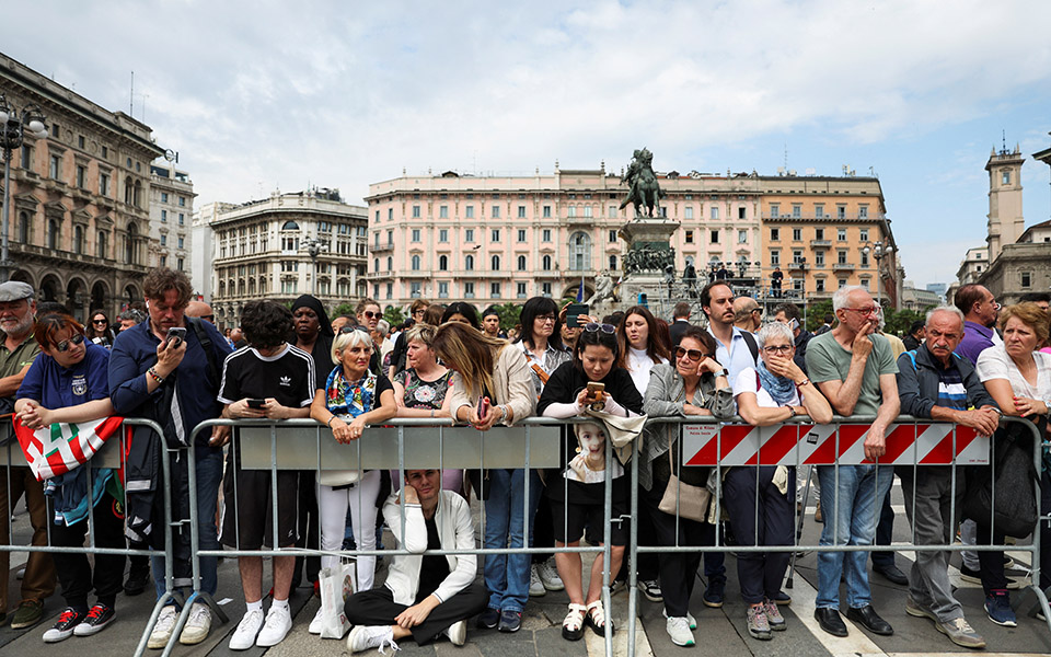 Σίλβιο Μπερλουσκόνι: Οι τελευταίες προετοιμασίες για την κηδεία – Το μήνυμα της Μελόνι-1