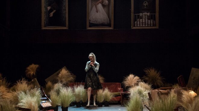 τα-όρια-της-βίας-ορατής-και-αόρατης-562476766