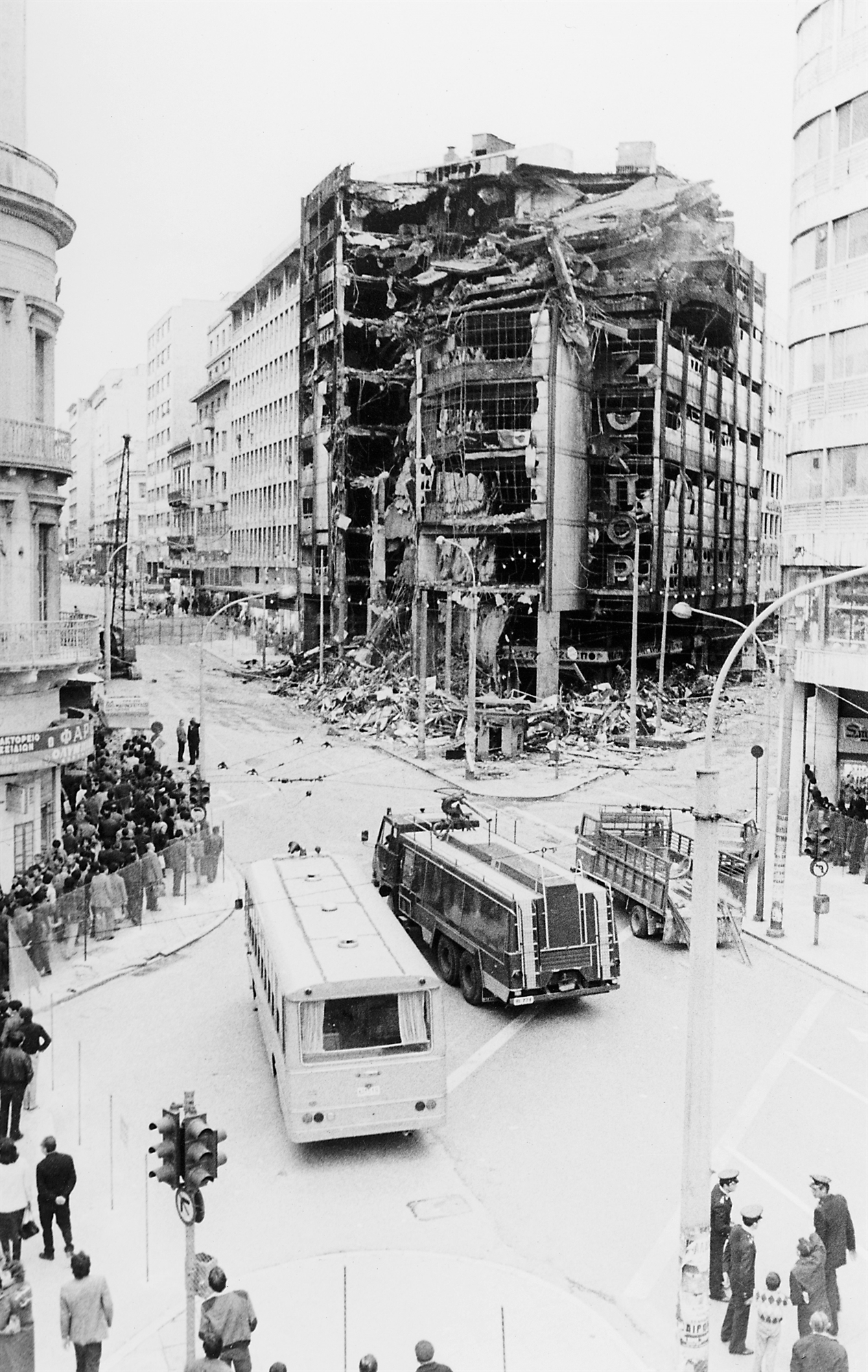 Οταν οι φλόγες κατάπιαν το Μινιόν-1