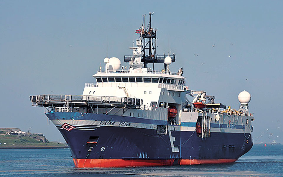 o-πάνος-λασκαρίδης-δωρίζει-τον-περσέα-562453822