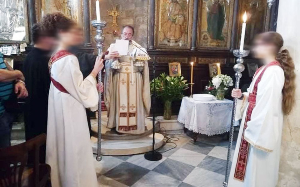 αντιπαράθεση-για-τα-κορίτσια-με-τα-πα-562459642