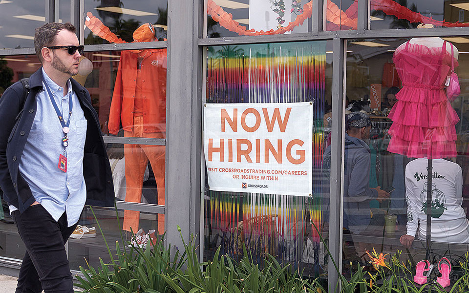 απρόσμενες-αυξήσεις-επιτοκίων-από-κε-562464439