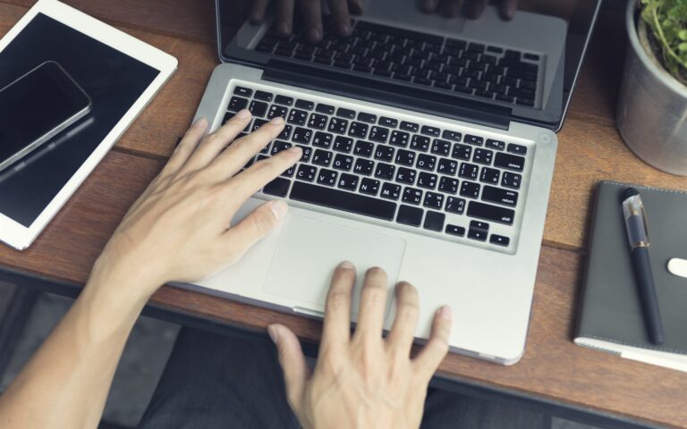 Το 20% των Ελλήνων βλέπει παράνομα αθλητικές μεταδόσεις από διαδικτυακές πηγές