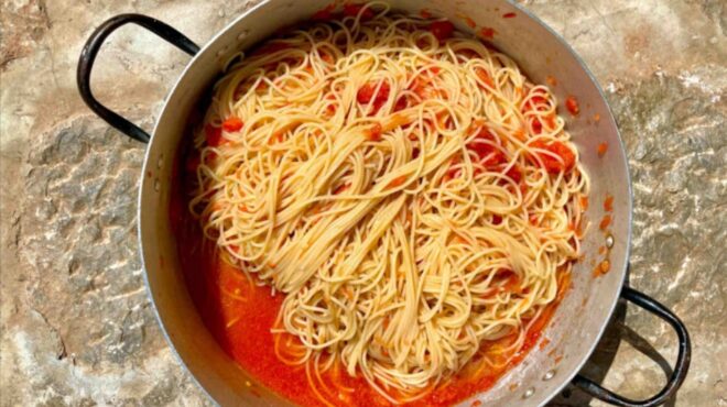 τρεις-μακαρονάδες-από-την-παιδική-χαρ-562471819