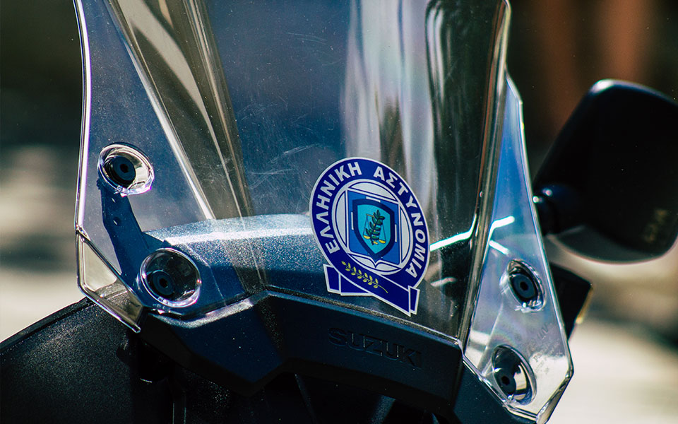 πειραιάς-χειροπέδες-σε-30χρονο-για-σεξο-562461526