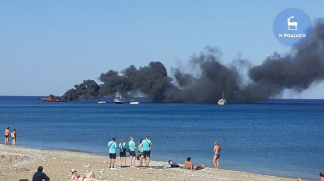 φωτιά-σε-τουριστικό-πλοιάριο-στη-ρόδο-562496812