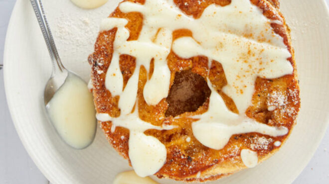 αυγοφέτες-σαν-cinnamon-rolls-με-ψωμάκια-bagels-562467772