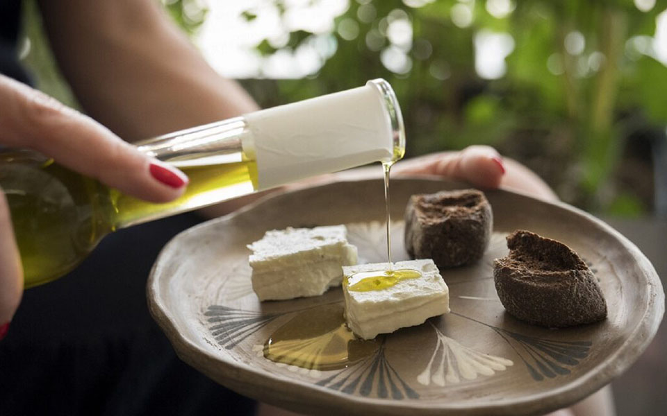 μια-βιωματική-εμπειρία-φαγητού-με-έμφ-562455310