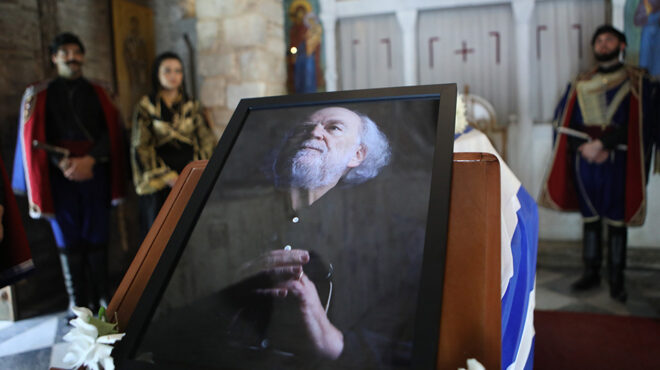 σε-λαϊκό-προσκύνημα-η-σορός-του-γιάννη-562472230