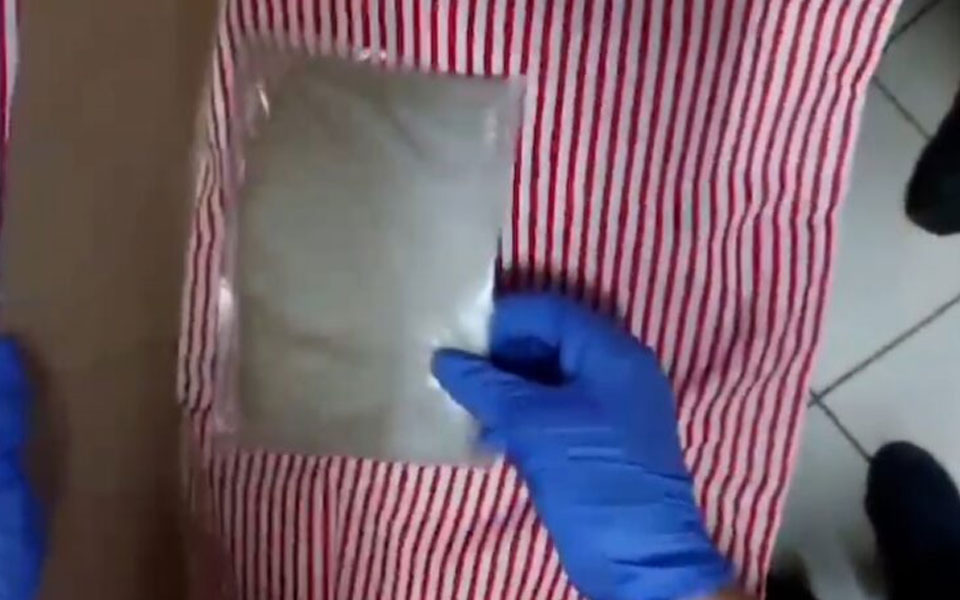 ααδε-οι-μαξιλαροθήκες-έκρυβαν-9-κιλά-562460107