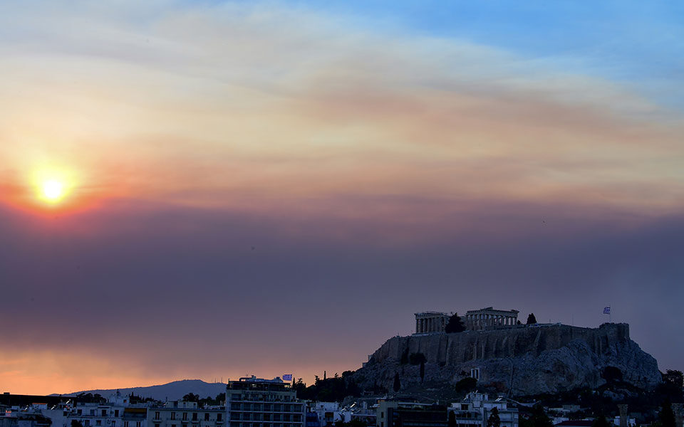 καιρός-ηλιοφάνεια-και-άνοδος-της-θερμ-562456030