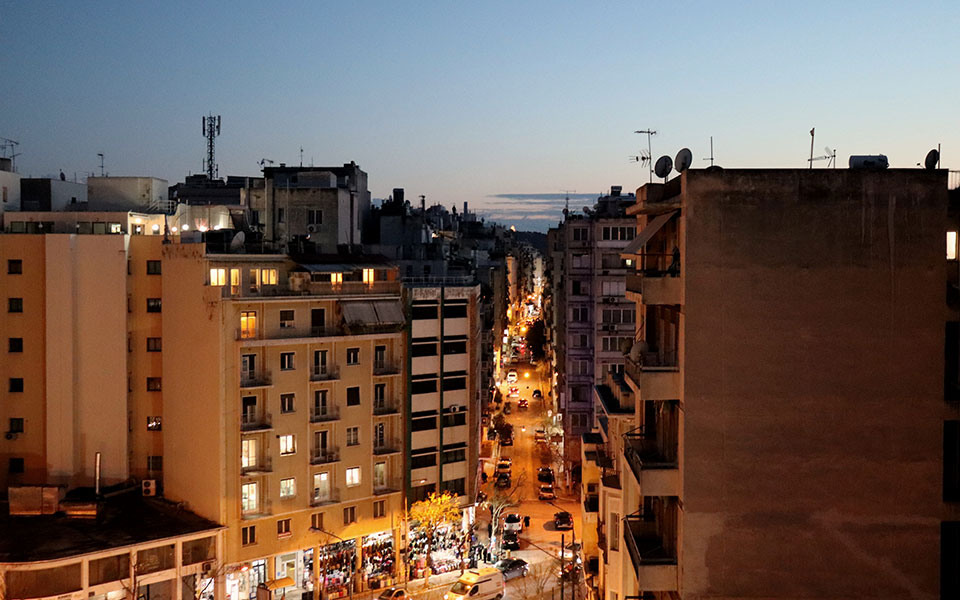 υπέροχα-τα-πρωινά-τρομακτικές-οι-νύχ-562460437